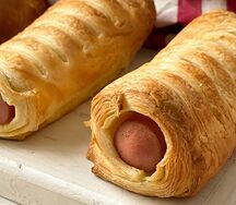 Слойка с сосиской