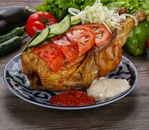 Курица гриль с салатом