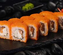 Ролл Калифорния с лососем