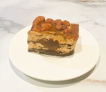 Пирожное карамельно-ореховое