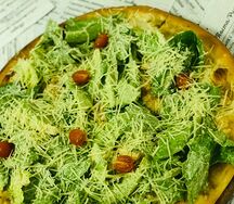 Пицца Цезарь с куриной грудкой 