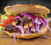 Свинина BBQ в лепешке Сомун