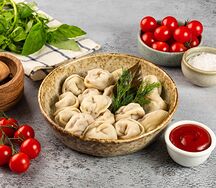 Пельмени с курицей и кетчупом