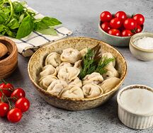 Пельмени с бараниной, говядиной и сметаной