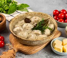 Пельмени с бараниной, говядиной, сливочным маслом и бульоном