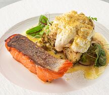 Лосось с печеной цветной капустой и муссом из пармезана