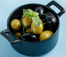 Микс итальянских оливок и маслин