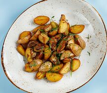 Жареный картофель с белыми грибами