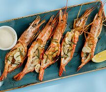 Креветки красные с чесноком и розмарином