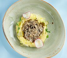 Бефстроганов с белыми грибами и картофельным пюре