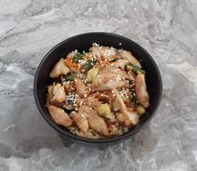 Рис с мясом цыплёнка на воке