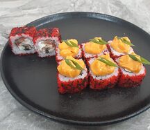 Ролл Том ям с копченым угрем