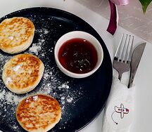 Сырники с клубничным джемом