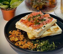 Венские вафли с лососем и крем-чизом