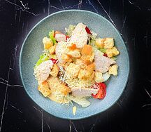 Салат Цезарь с курицей