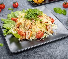 Салат Цезарь с курицей