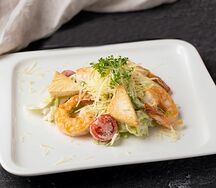 Цезарь с тигровыми креветками