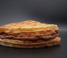 Вафля со сгущенкой большая