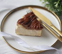 Чизкейк Сан-Себастьян с шоколадной карамелью