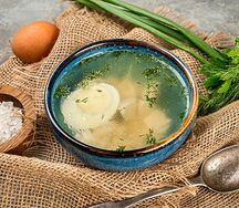 Бульон куриный с яйцом и курицей