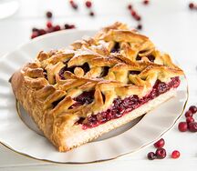 Пирог с брусникой