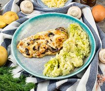 Куриное филе с грибами, сыром и толченым картофелем