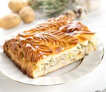 Пирог с курой, картофелем и луком