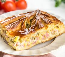 Пирог с ветчиной и сырами