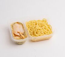 Паста с курицей и шпинатным соусом