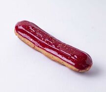 Эклер малиновый