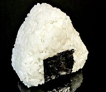 Онигири с копченой курицей