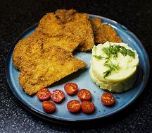 Куриный шницель с картофельным пюре