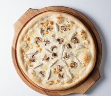 Пицца с курицей и грибами