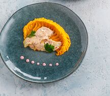 Тилапия с картофельно-морковным пюре