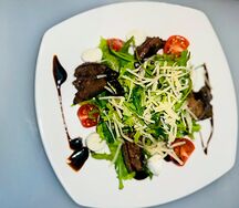 Салат из куриной печени