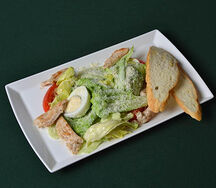 Салат Цезарь с курицей