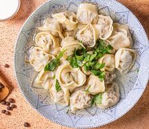 Пельмени домашние с бульоном