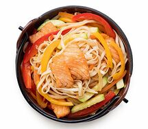 Wok с лососем