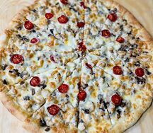 Пицца с курицей и грибами