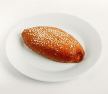 Пирожок с курицей и грибами