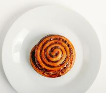 Мини плюшка с корицей и арахисом