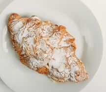Миндальный круассан