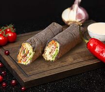 Шаурма в чёрном лаваше