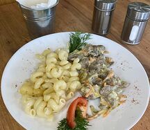 Куриная печень в сливочном соусе с макаронами