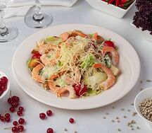 Салат Цезарь с креветками