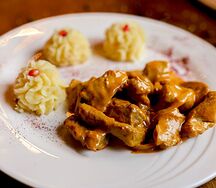 Бефстроганов с картофельным пюре