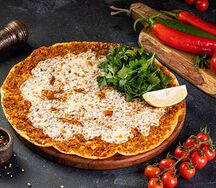 Лахмаджун с сыром