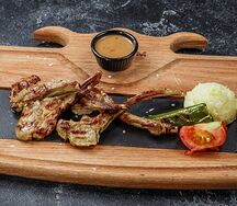 Каре ягненка с гарниром