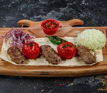 Кебаб с томатами с гарниром