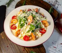 Салат Цезарь с креветками